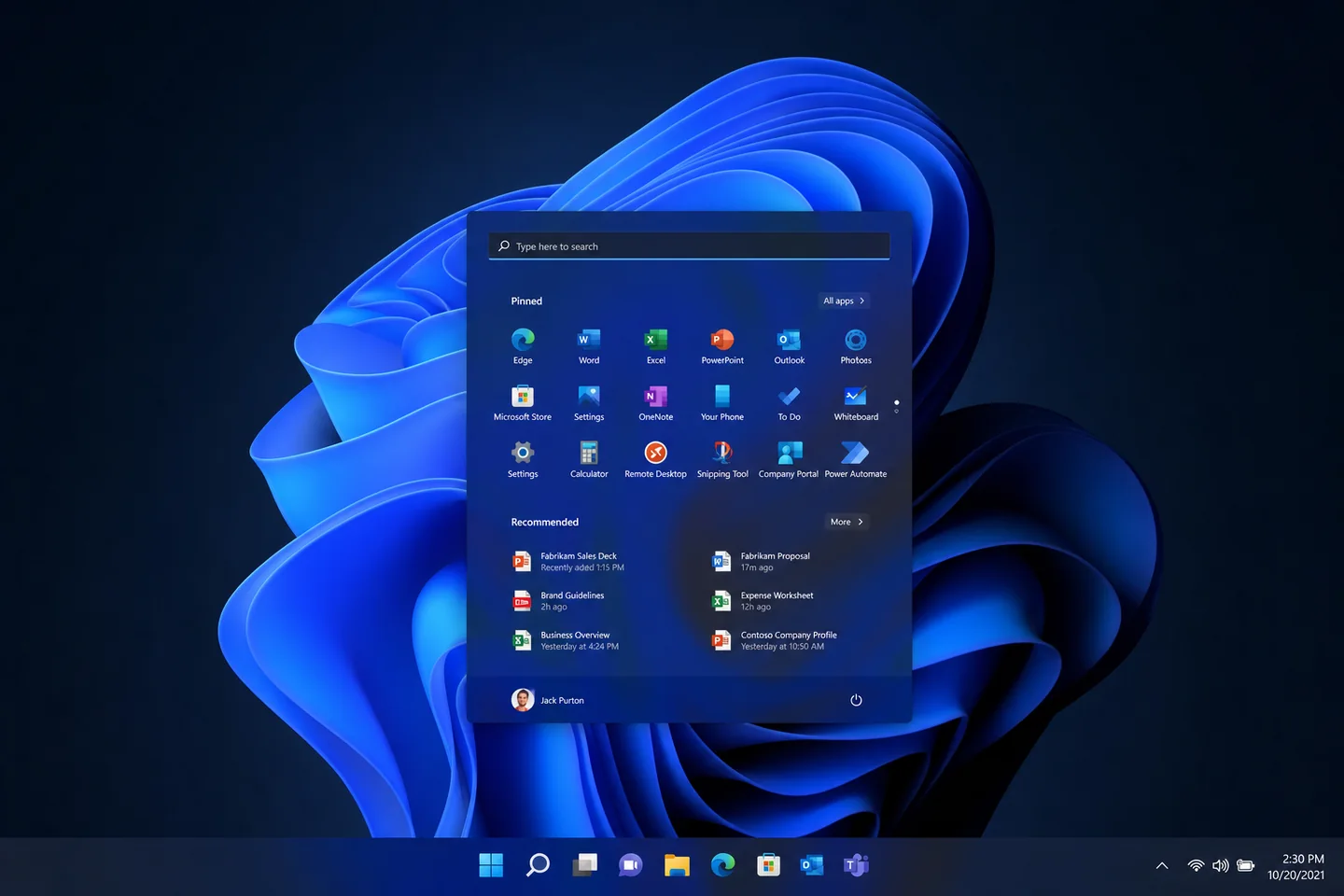 Рабочий стол Windows 11 с открытым меню «Пуск»